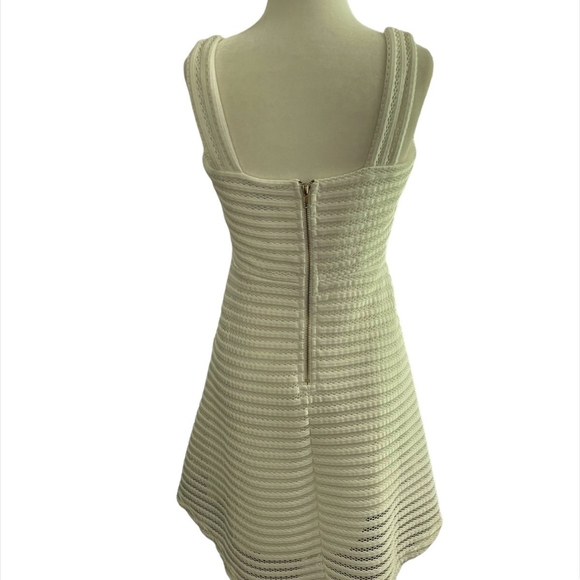 Romeo + Juliet Couture Fit and Flare Dress Size Small - Picture 8 of 8